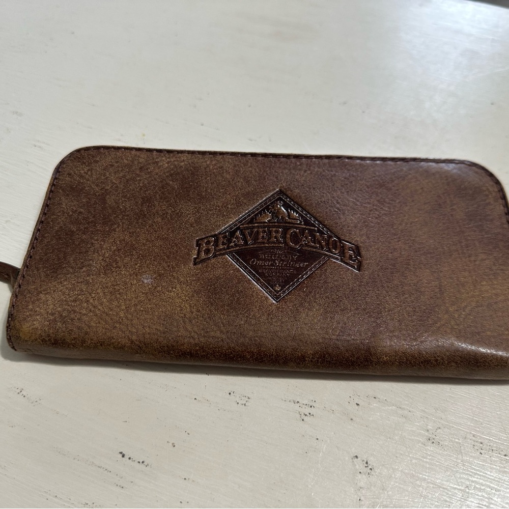 beaver canoe / roots Brown Leather wallet lots of pockets